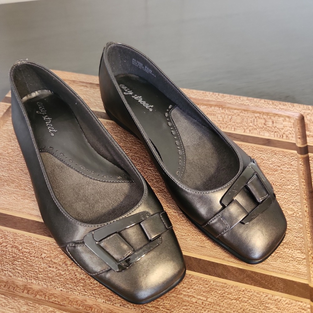 Easy Street Women Grey Metallic Comfort Flats Sz 8.5W Buckle Detail Office Chic